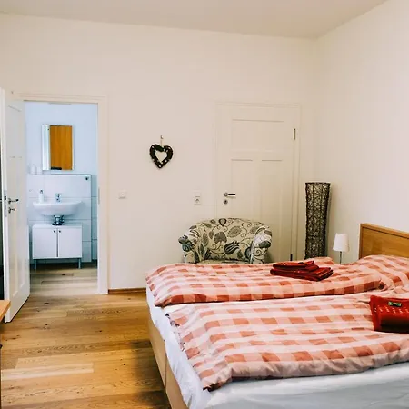 Schloms Hof Waffensen