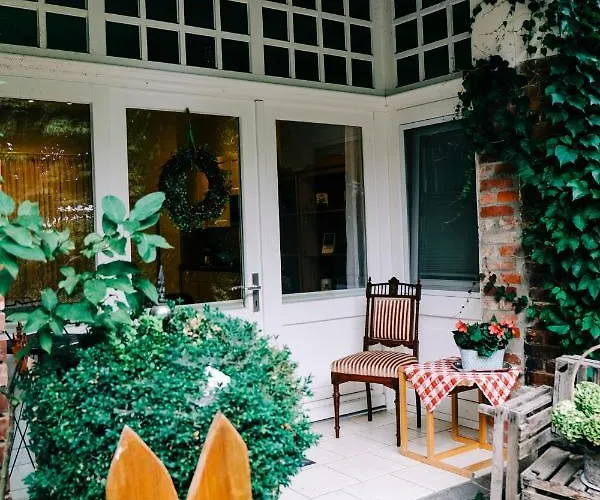 Schloms Hof Apartmán *